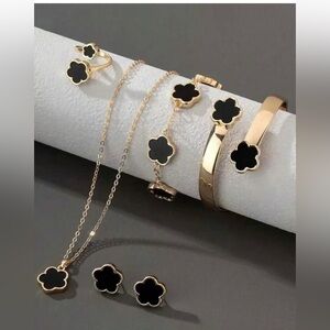 Elegant Gold and Black Flower Jewelry Set